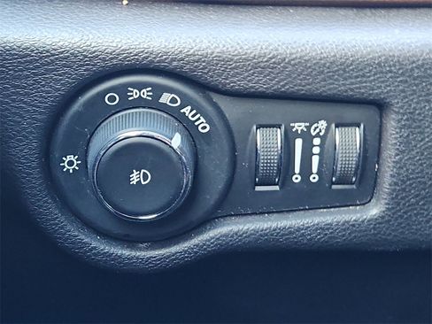 Used 2020 Chrysler Pacifica Limited w/ Advanced Safetytec Group image 21