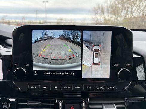 Used 2025 Nissan Pathfinder SL image 23