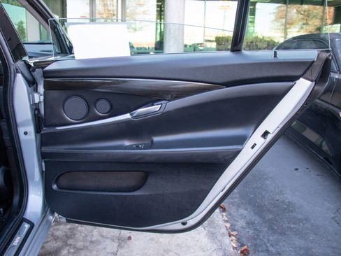 Used 2017 BMW 550i Gran Turismo xDrive image 23