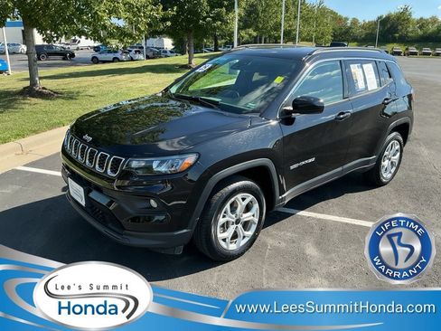 Used 2025 Jeep Compass Latitude w/ Sun & Sound Group AWD/4WD image 1