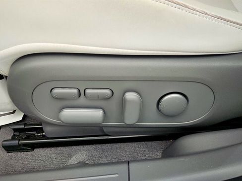 Used 2024 Hyundai Ioniq 5 Limited image 12