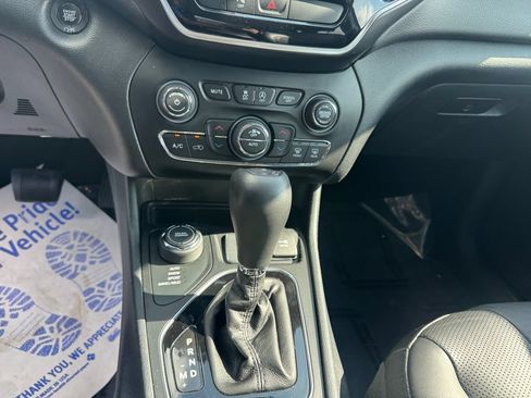 Used 2019 Jeep Cherokee Limited AWD/4WD image 11