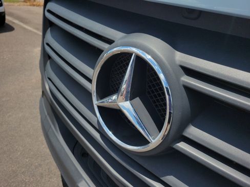 Used 2024 Mercedes-Benz Sprinter 2500 image 15