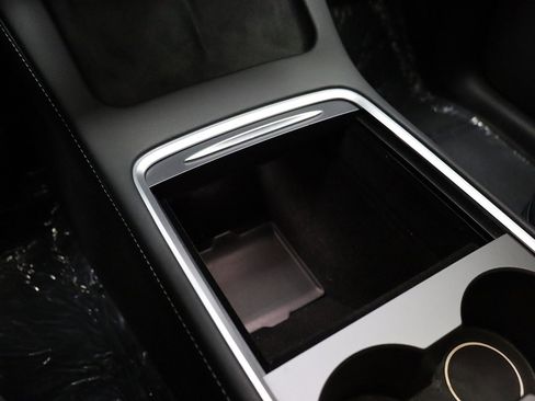 Used 2022 Tesla Model Y Long Range image 48