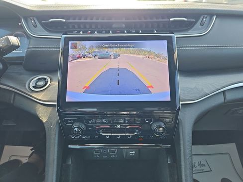 Used 2021 Jeep Grand Cherokee L Limited AWD/4WD image 29