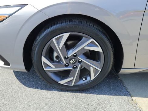 Used 2025 Hyundai Elantra SEL FWD image 9