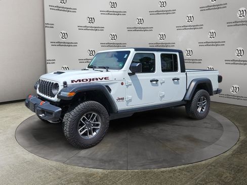 Used 2026 Jeep Gladiator Mojave AWD/4WD image 1