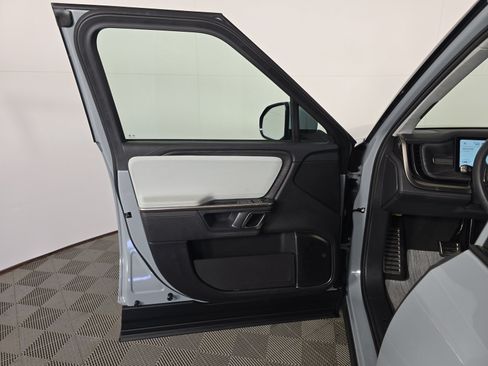 Used 2023 Rivian R1S Launch Edition AWD/4WD image 16