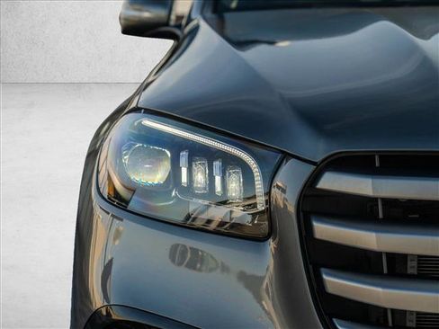Used 2025 Mercedes-Benz GLS 450 4MATIC image 7
