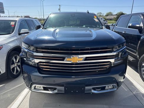 Used 2020 Chevrolet Silverado 1500 High Country w/ Technology Package AWD/4WD image 2
