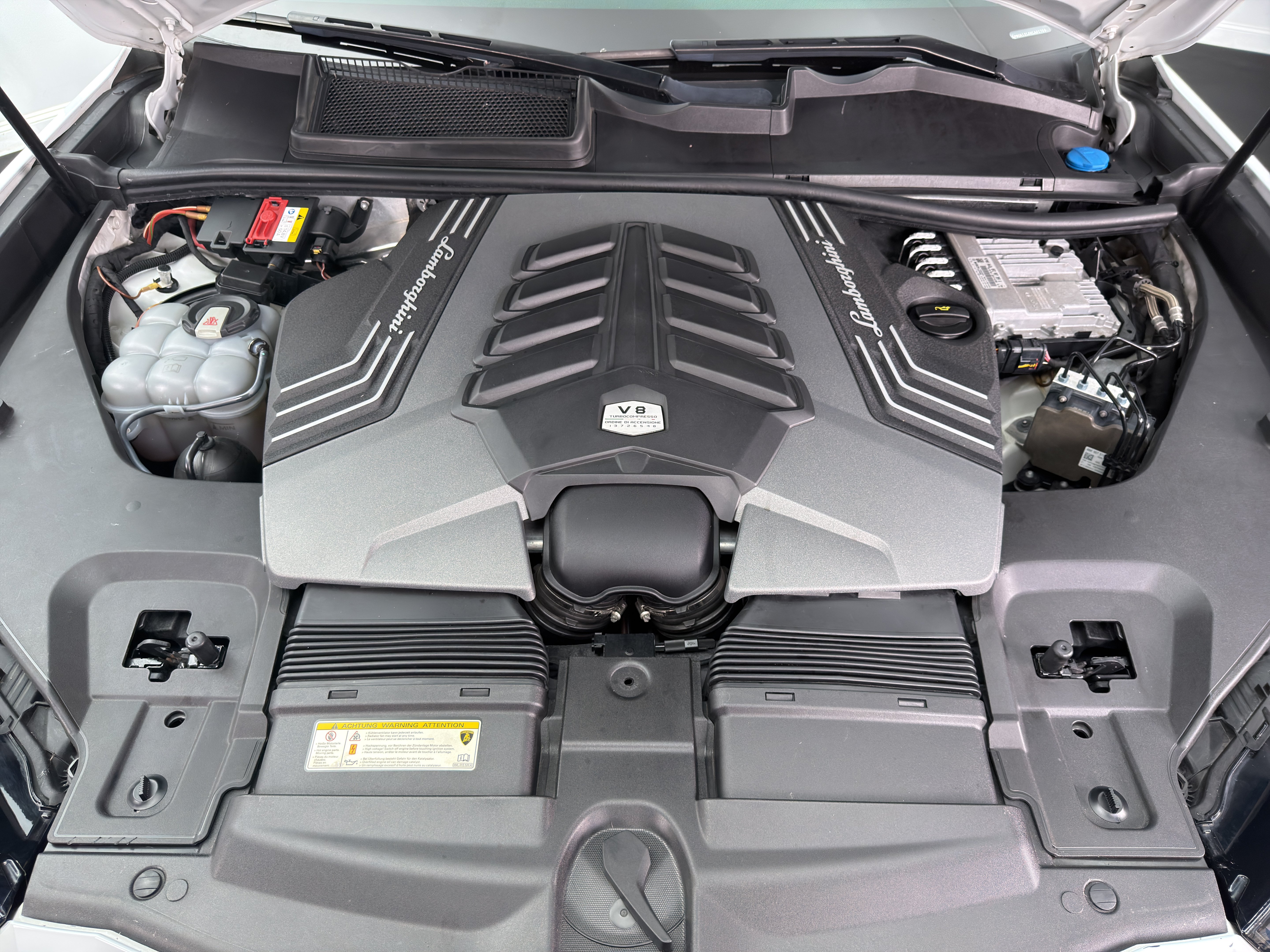 Used 2019 Lamborghini Urus AWD/4WD image 35