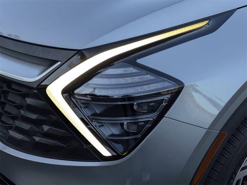 Used 2024 Kia Sportage LX image 11