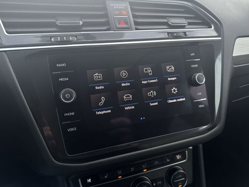 Used 2018 Volkswagen Tiguan SE image 14