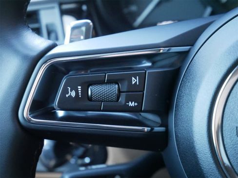 Used 2025 Porsche Macan image 19