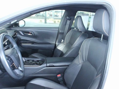 Used 2023 Toyota Crown Limited image 7