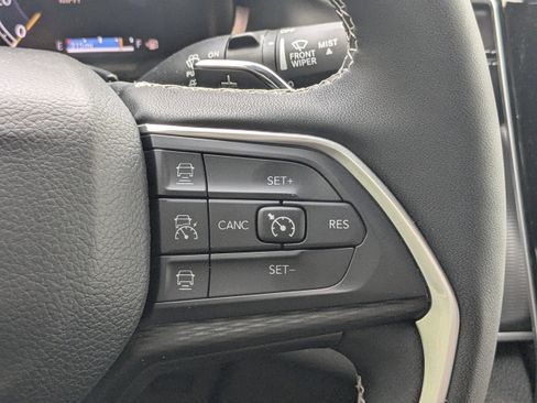 Certified 2025 Jeep Grand Cherokee Laredo w/ Luxury Tech Group I image 21