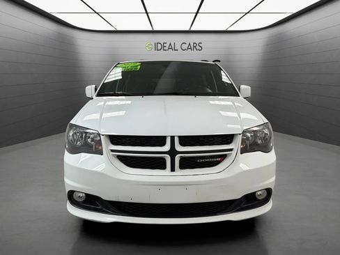 Used 2019 Dodge Grand Caravan GT FWD image 2