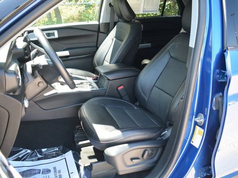 Used 2023 Ford Explorer Limited w/ Equipment Group 301A AWD/4WD image 9