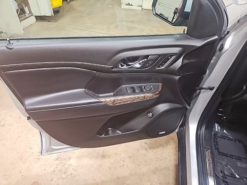 Used 2020 GMC Acadia Denali w/ Denali Ultimate Package image 14