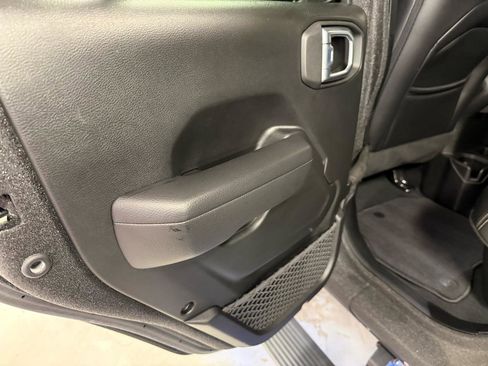 Used 2023 Jeep Gladiator Sport image 39