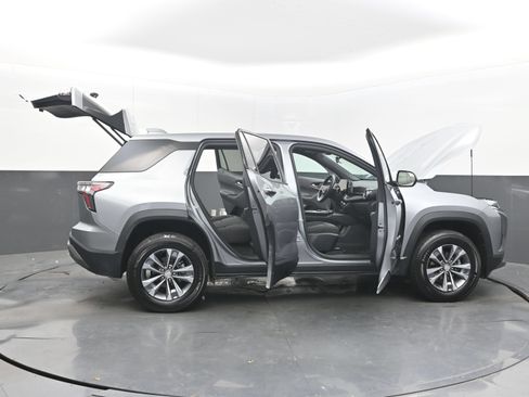 Used 2026 Chevrolet Equinox LT FWD image 33