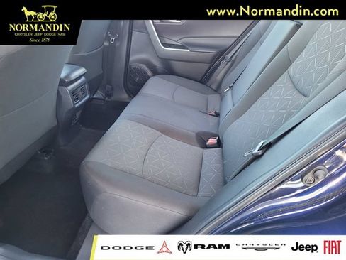 Used 2025 Toyota RAV4 XLE AWD/4WD image 18