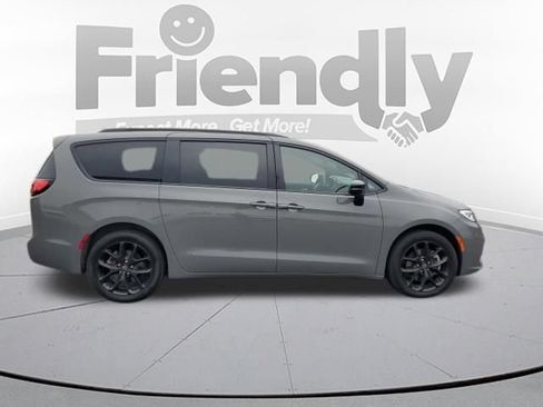 Used 2025 Chrysler Pacifica Limited AWD/4WD image 6