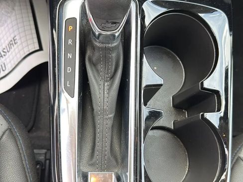 Used 2025 Chevrolet Trax LT FWD image 17