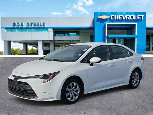Used 2023 Toyota Corolla LE FWD image 2