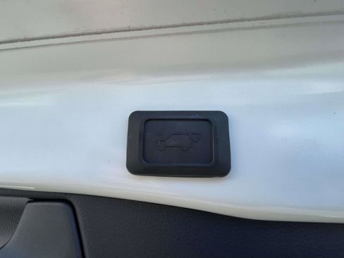 Used 2019 Toyota RAV4 XSE AWD/4WD image 12