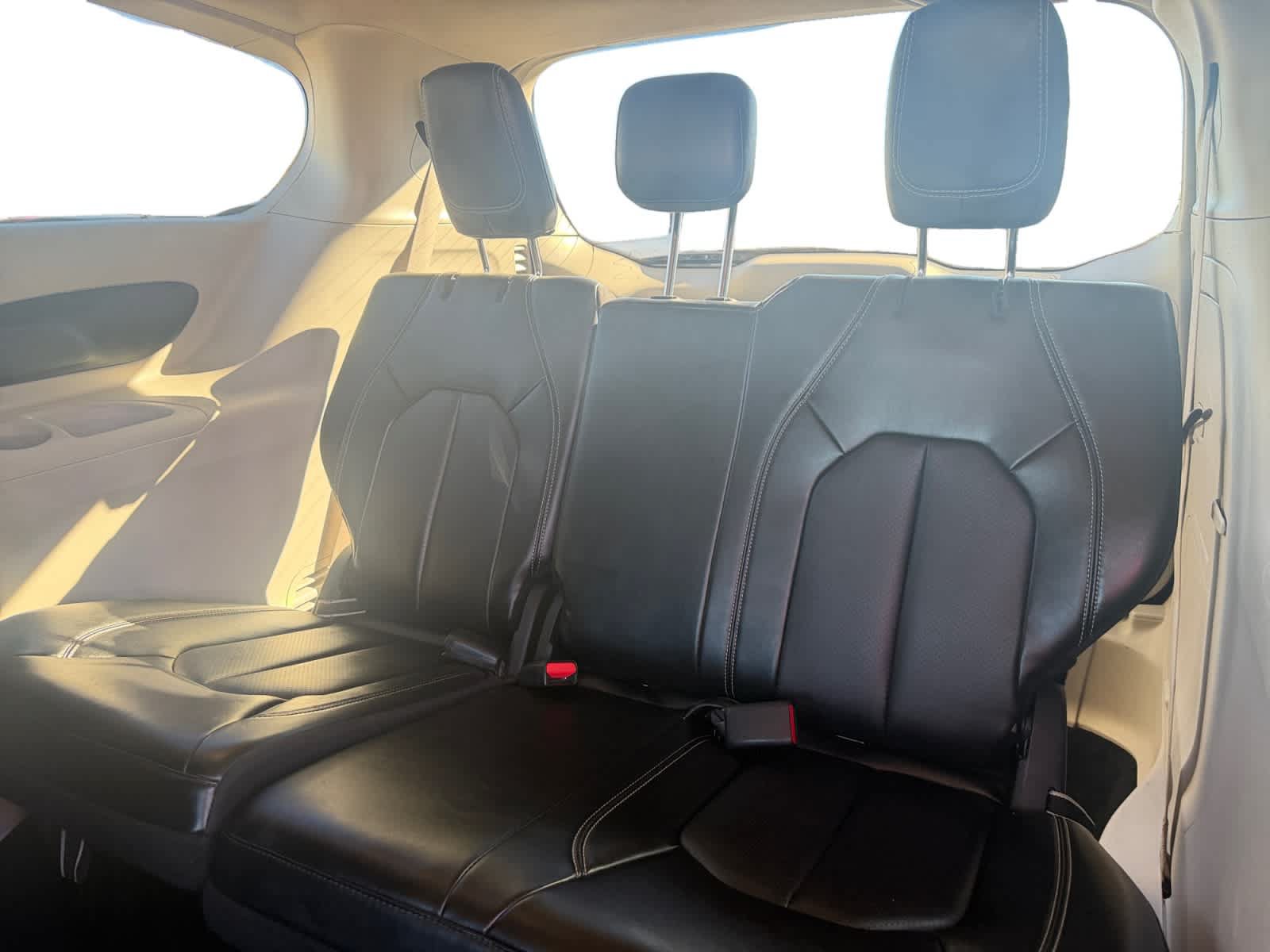 Used 2024 Chrysler Pacifica Limited FWD image 20