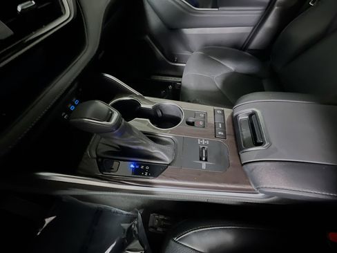 Used 2022 Toyota Highlander Limited image 25