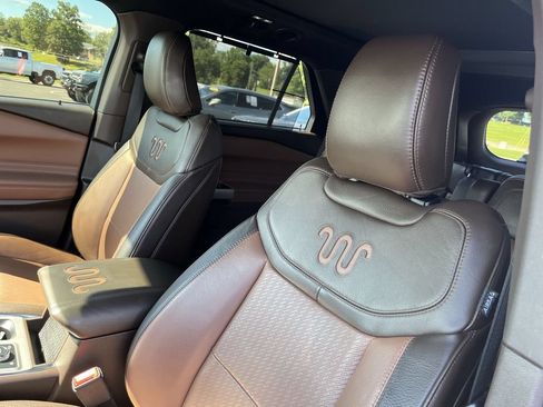 Used 2021 Ford Explorer King Ranch w/ Premium Technology Package AWD/4WD image 11