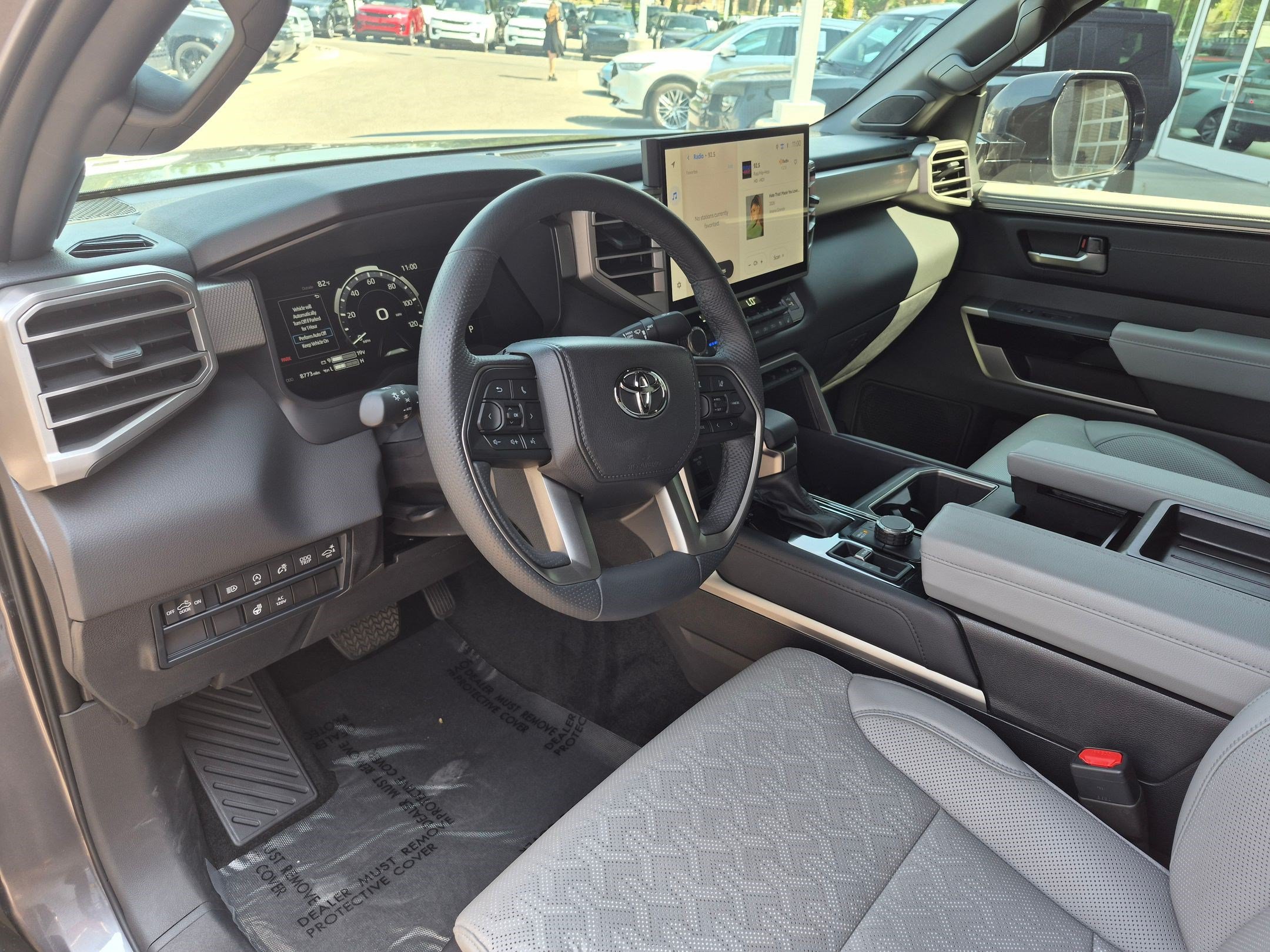 Used 2025 Toyota Tundra Limited AWD/4WD image 13