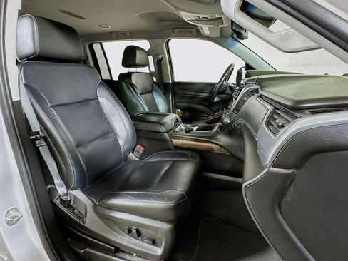 Used 2019 Chevrolet Suburban LT RWD image 28