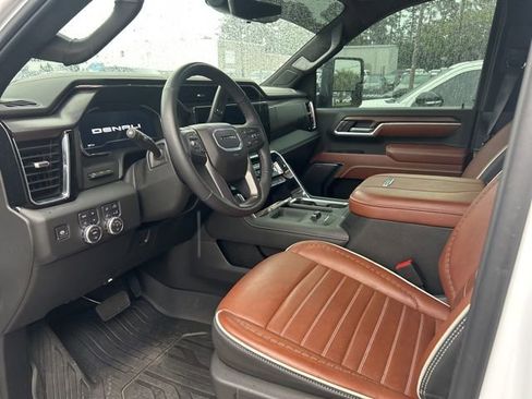 Used 2025 GMC Sierra 2500 Denali Ultimate AWD/4WD image 9