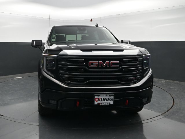 Used 2024 GMC Sierra 1500 AT4 w/ AT4 Preferred Package AWD/4WD image 2