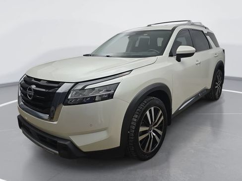 Used 2024 Nissan Pathfinder Platinum w/ Cargo Package FWD image 10