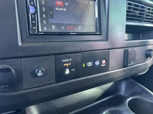 Used 2018 Chevrolet Express 2500 w/ Driver Convenience Package image 26