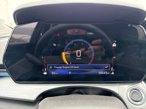 Certified 2025 Chevrolet Trax LT FWD image 44