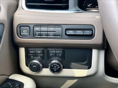 Used 2024 GMC Yukon Denali image 28