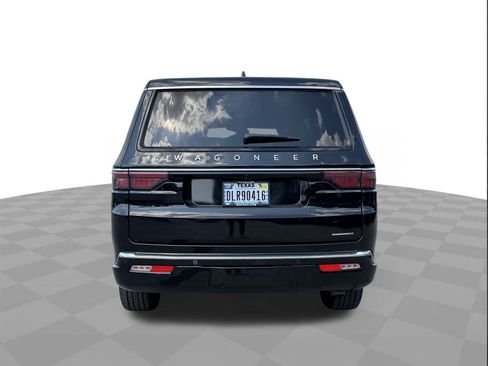 Used 2024 Jeep Wagoneer L Series II w/ Flexible Seating Group RWD image 4