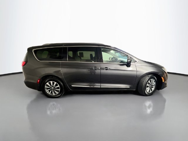 Used 2020 Chrysler Pacifica Touring-L Plus FWD image 9