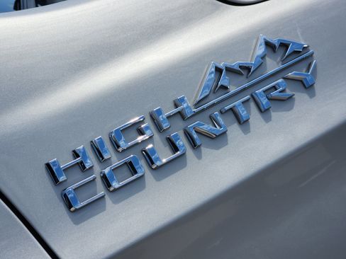 Used 2024 Chevrolet Suburban High Country AWD/4WD image 12