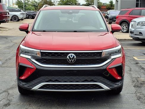 Used 2023 Volkswagen Taos SE image 2