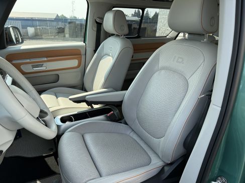 Used 2025 Volkswagen ID. Buzz 1st Edition AWD/4WD image 11