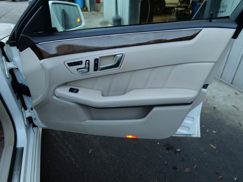 Used 2014 Mercedes-Benz E 350 4MATIC Wagon image 33