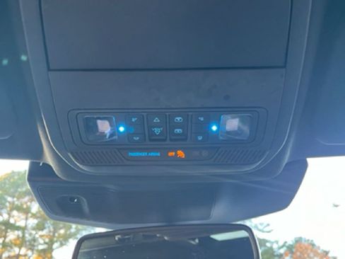 Used 2020 Ford Explorer Platinum w/ Premium Technology Package image 22