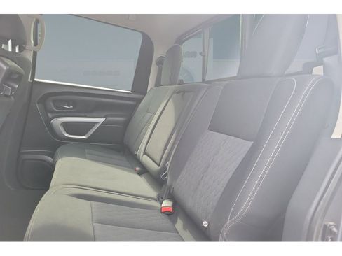 Used 2018 Nissan Titan SV RWD image 15