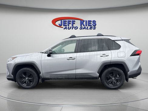 Used 2020 Toyota RAV4 XLE w/ Convenience Package image 8